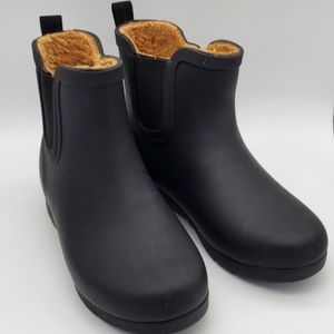 Chooka Handcrafted Premium Rainwear boots. Size 6